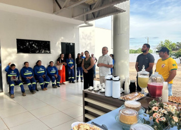 Hoje foi dia de homenagear aqueles que trabalham diariamente cuidando da limpeza da nossa cidade com dedicação e esforço.