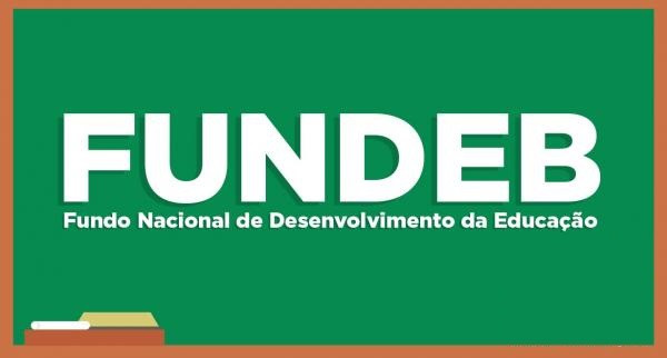 DISPÕE SOBRE ALTERAÇÃO NO DECRETO
017/2023 E NOMEAÇÃO E POSSE DE
CONSELHEIROS PARA COMPOSIÇÃO DO
CONSELHO DO FUNDO DE MANUTENÇÃO E
DESENVOLVIMENTO DA EDUCAÇÃO BÁSICA
– CACS-FUNDEB, integrado como Câmara do
Conselho Municipal de Educação - CME de
Figueirópolis-TO e dá outras providências.