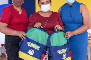 Dia 10 de Fevereiro 2022 - Entrega de Kits Escolares e Higiênicos - Secretaria de Municipal de Educação.